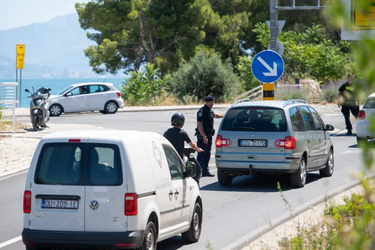 Potpuna blokada trogirskog područja: Policija na oba čiovska mosta, pregledava se svaki automobil