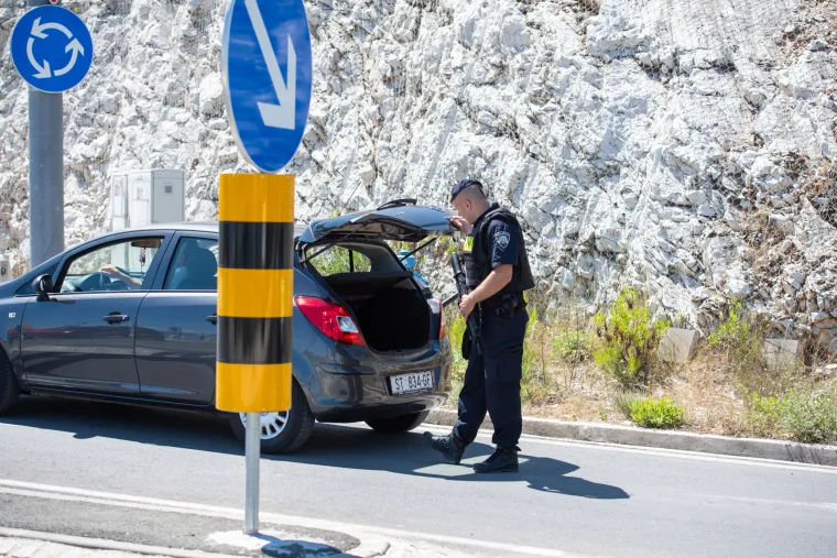 Potpuna blokada trogirskog područja: Policija na oba čiovska mosta, pregledava se svaki automobil