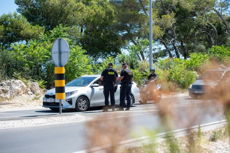 Potpuna blokada trogirskog područja: Policija na oba čiovska mosta, pregledava se svaki automobil
