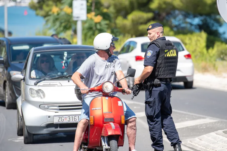 Potpuna blokada trogirskog područja: Policija na oba čiovska mosta, pregledava se svaki automobil