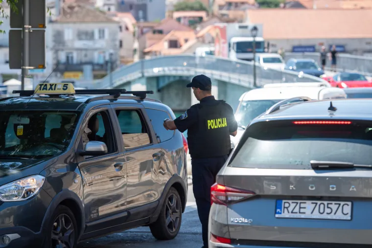 Potpuna blokada trogirskog područja: Policija na oba čiovska mosta, pregledava se svaki automobil