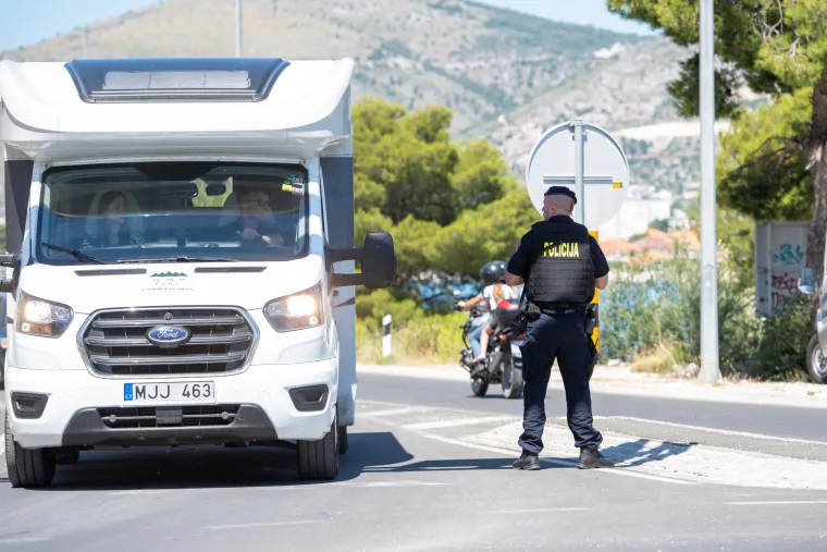 Potpuna blokada trogirskog područja: Policija na oba čiovska mosta, pregledava se svaki automobil