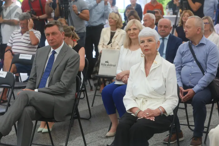 Taj pogled, taj zagrljaj, Kosor i Pahor opet su se sreli! Obilježili su ulazak Hrvatske u EU
