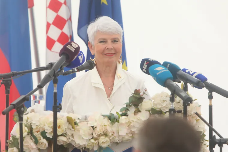 Taj pogled, taj zagrljaj, Kosor i Pahor opet su se sreli! Obilježili su ulazak Hrvatske u EU