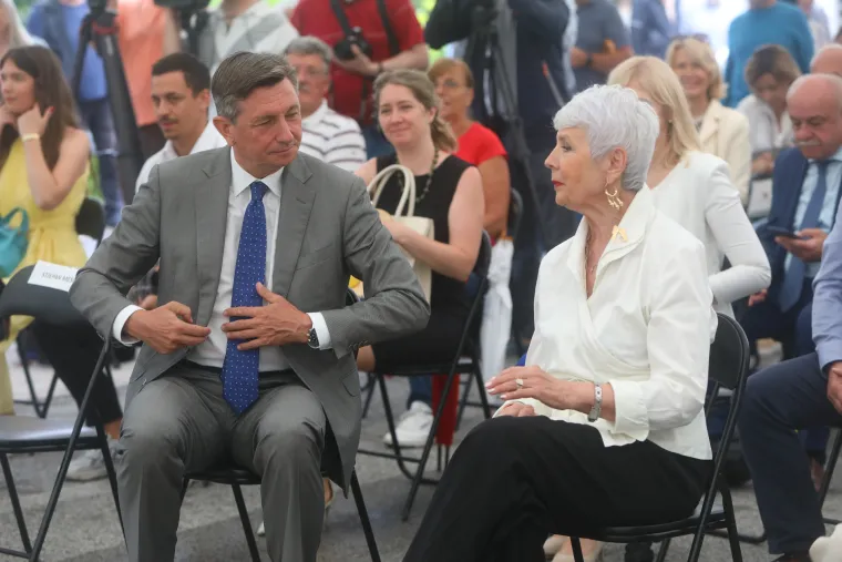 Taj pogled, taj zagrljaj, Kosor i Pahor opet su se sreli! Obilježili su ulazak Hrvatske u EU