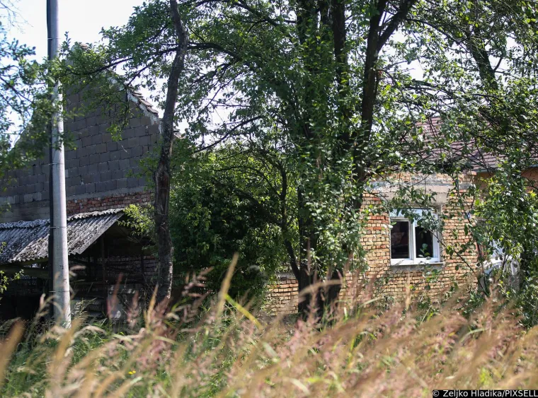 Jezivi prizori jutro nakon pucnjave u Sisku: Svuda se osjeti miris paleži, kuće su izgorjele do temelja