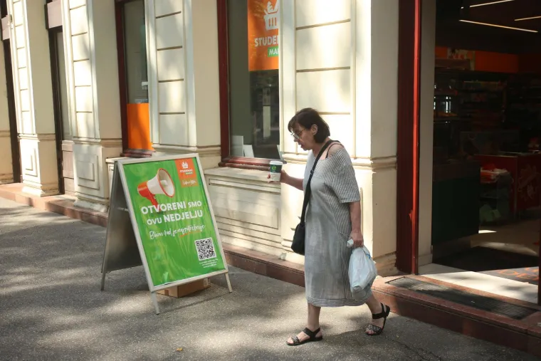 Prazni parkinzi, zaključana kolica. Ovako izgledaju trgovine prvi put otkako je stupio novi Zakon. No, nisu svi te sreće....