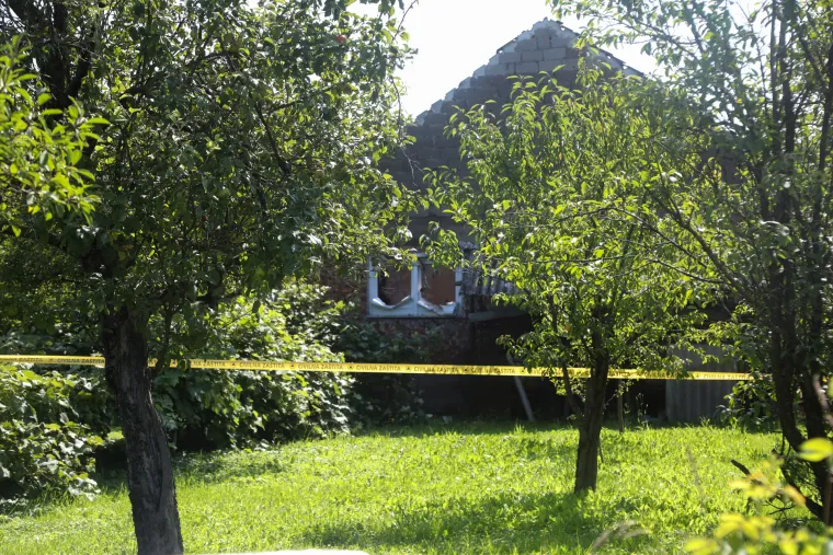 Ovdje se skrivao pomahnitali napadač iz Siska. Dan poslije - slike zgari&scaron;ta, policijske trake i suze mje&scaron;tana