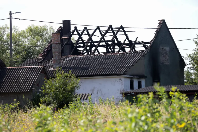 Ovdje se skrivao pomahnitali napadač iz Siska. Dan poslije - slike zgari&scaron;ta, policijske trake i suze mje&scaron;tana