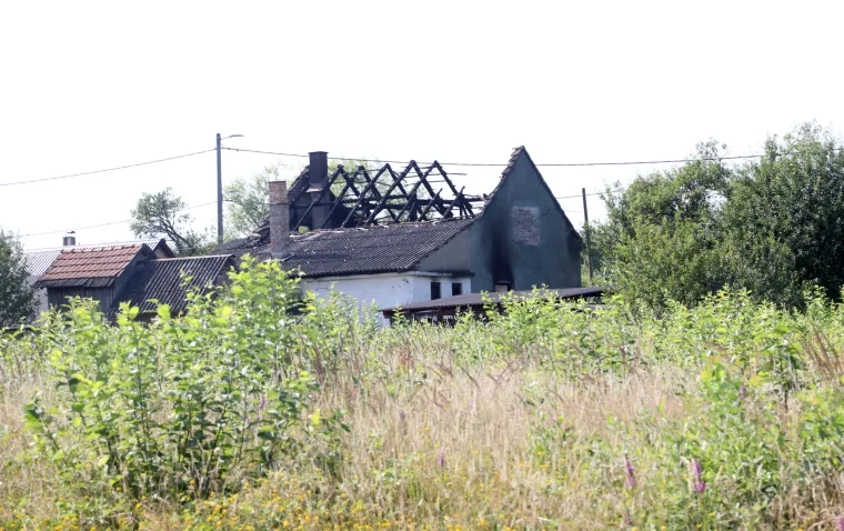 Ovdje se skrivao pomahnitali napadač iz Siska. Dan poslije - slike zgari&scaron;ta, policijske trake i suze mje&scaron;tana