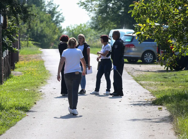 Ovdje se skrivao pomahnitali napadač iz Siska. Dan poslije - slike zgari&scaron;ta, policijske trake i suze mje&scaron;tana