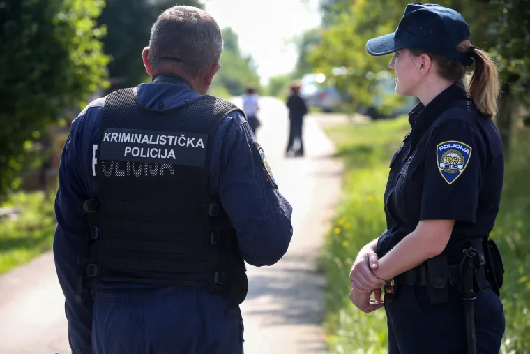 Ovdje se skrivao pomahnitali napadač iz Siska. Dan poslije - slike zgari&scaron;ta, policijske trake i suze mje&scaron;tana