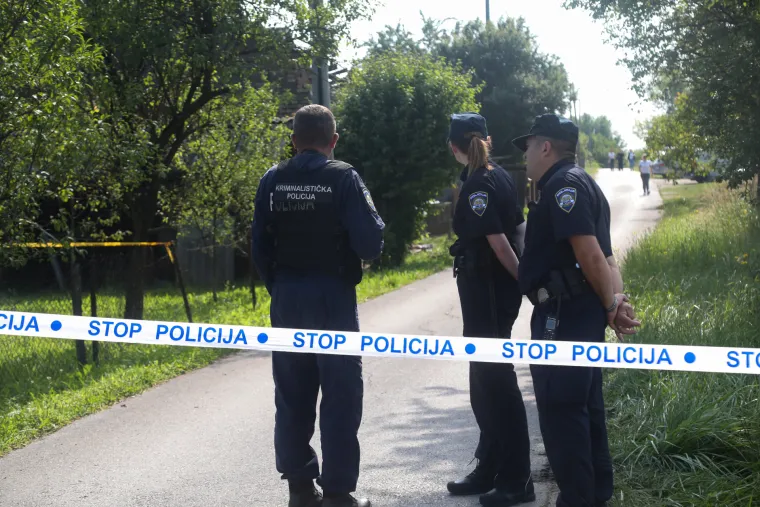 Ovdje se skrivao pomahnitali napadač iz Siska. Dan poslije - slike zgari&scaron;ta, policijske trake i suze mje&scaron;tana