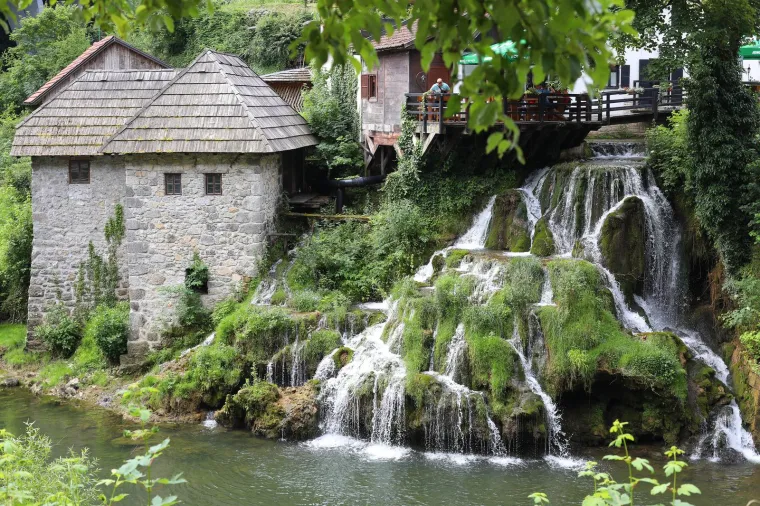 Prizori kao iz bajke, a iz Hrvatske: Ovo mjesto privlači turiste svojom neobičnom ljepotom