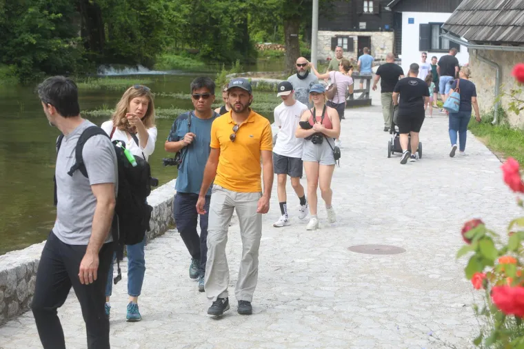 Prizori kao iz bajke, a iz Hrvatske: Ovo mjesto privlači turiste svojom neobičnom ljepotom