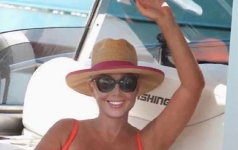 Lepa Brena u sedmom desetljeću šokira fenomenalnim izgledom, a osobito kad su u pitanju izdanja za plažu