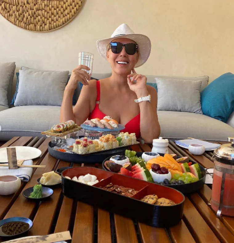 Lepa Brena u sedmom desetljeću šokira fenomenalnim izgledom, a osobito kad su u pitanju izdanja za plažu