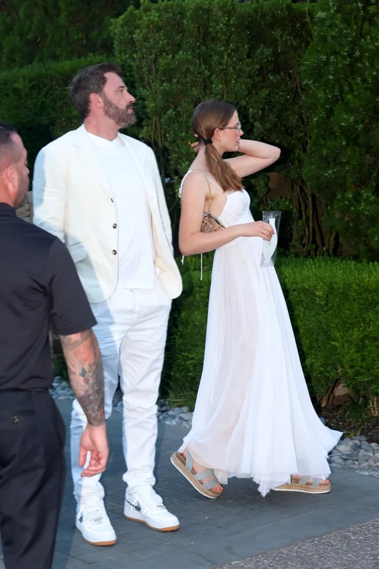 Jennifer Lopez i Hailey Bieber ne izgledaju baš radosno kraj svojih jačih polovica