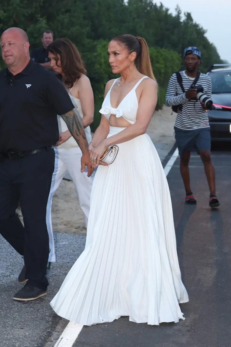 Jennifer Lopez i Hailey Bieber ne izgledaju baš radosno kraj svojih jačih polovica