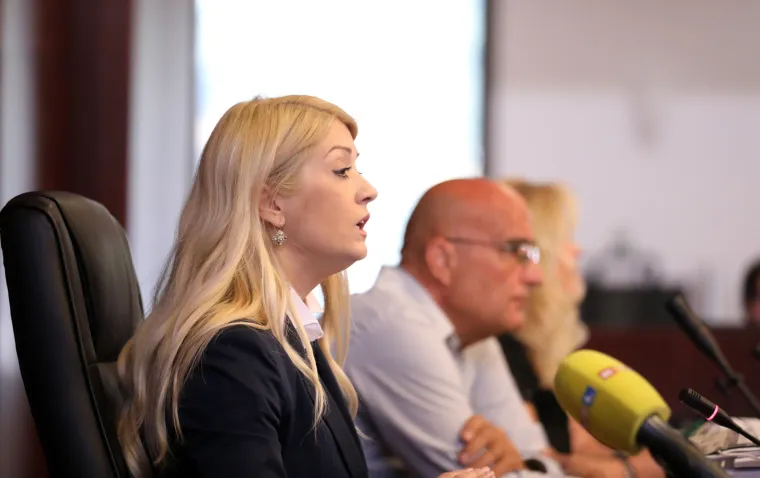 Nastavljeno suđenje Zavadlavu: U sudnicu ušetao pognute glave i s grimasom, od odijela i kravate ne odustaje