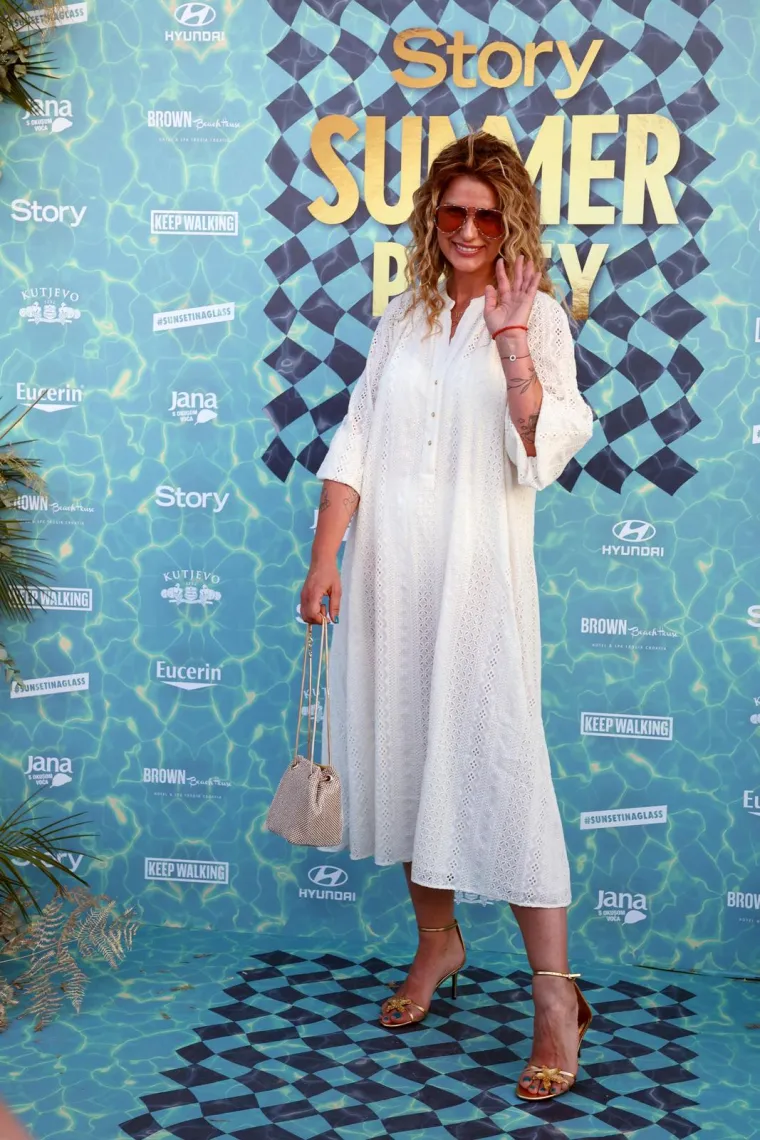 Žanamari 'zgodno' pozirala na stolcu, Albina izbacila trbu&scaron;njake u grudnjak-topu, a fitnessica Renata ostala bez konkurencije