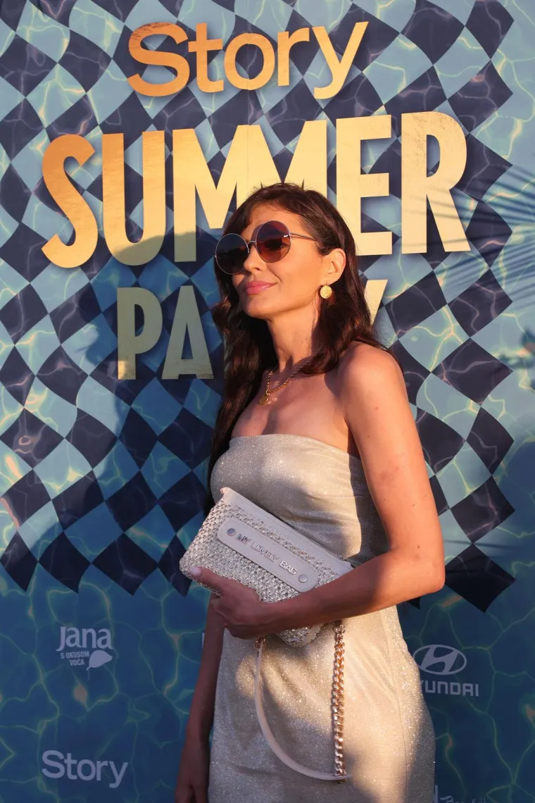 Žanamari 'zgodno' pozirala na stolcu, Albina izbacila trbu&scaron;njake u grudnjak-topu, a fitnessica Renata ostala bez konkurencije