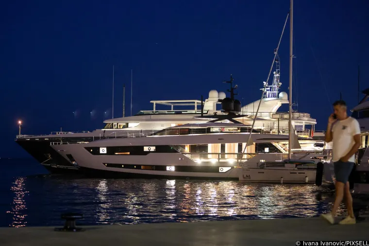 Nema do Jadranske obale: Brozović potpisao ugovor vrijedan 100 milijuna eura, a onda je snimljen kako uživa na jahti