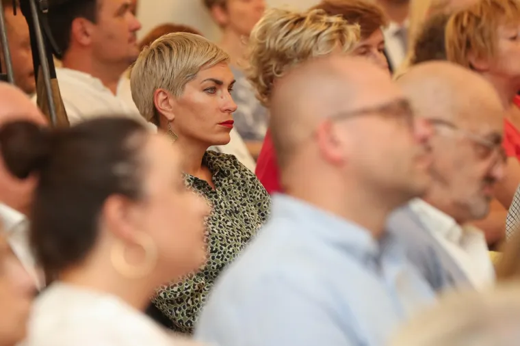 Kosor predstavila svoju knjigu i okupila brojne face; Pojavio se i Milanović prije nego što se obratio naciji
