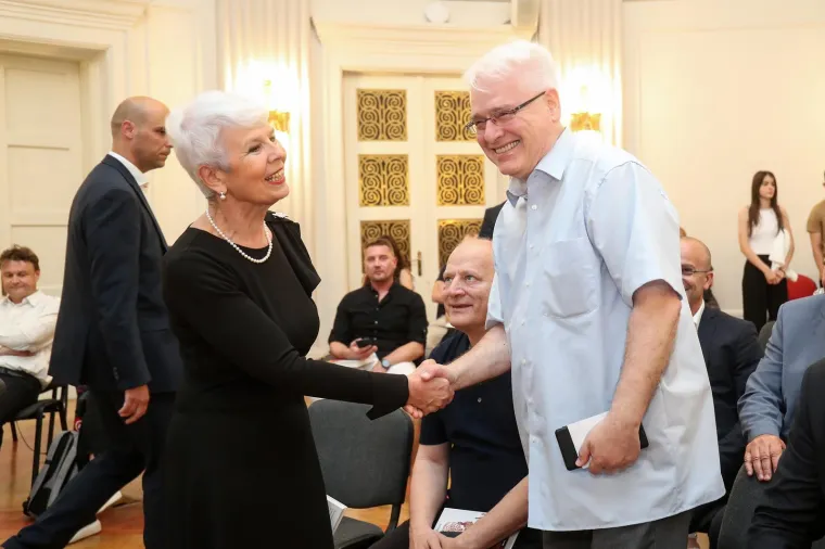 Kosor predstavila svoju knjigu i okupila brojne face; Pojavio se i Milanović prije nego što se obratio naciji