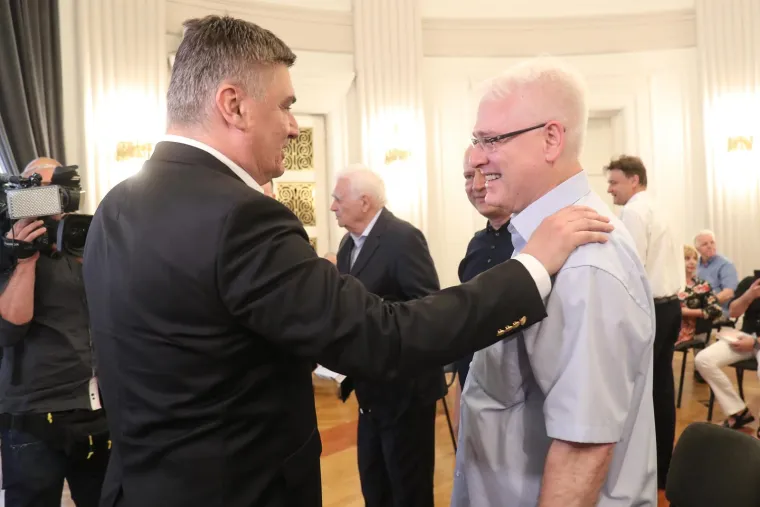 Kosor predstavila svoju knjigu i okupila brojne face; Pojavio se i Milanović prije nego što se obratio naciji