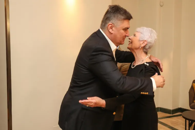 Kosor predstavila svoju knjigu i okupila brojne face; Pojavio se i Milanović prije nego što se obratio naciji
