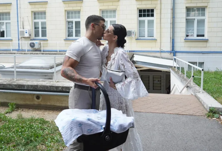 Srpska reality zvijezda iz rodilišta izašla spremna za pir, u 'poluvjenčanici': 'Izgubila sam dosta krvi, ali kreće žurka'
