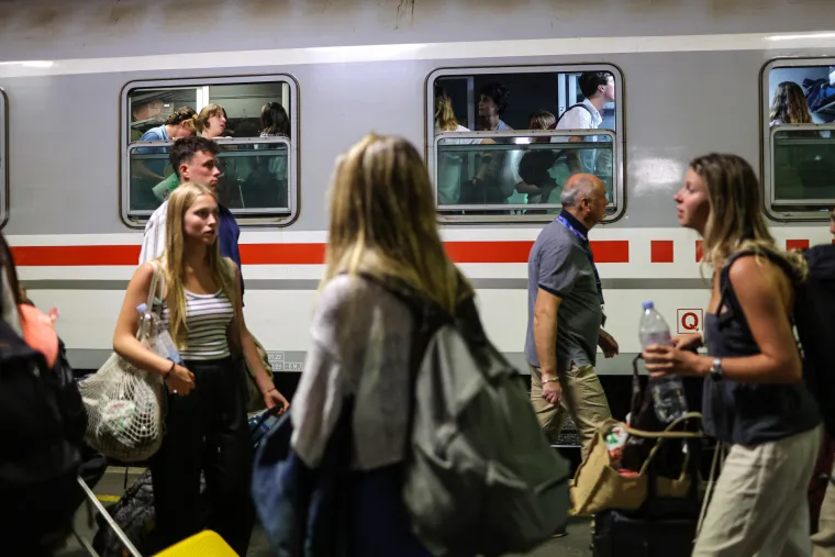 Zvukovi kotačića noćas odjekivali Glavnim kolodvorom! Partijaneri se vlakovima zaputili na festival