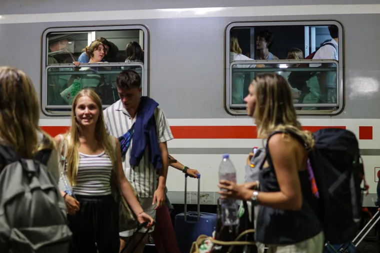 Zvukovi kotačića noćas odjekivali Glavnim kolodvorom! Partijaneri se vlakovima zaputili na festival