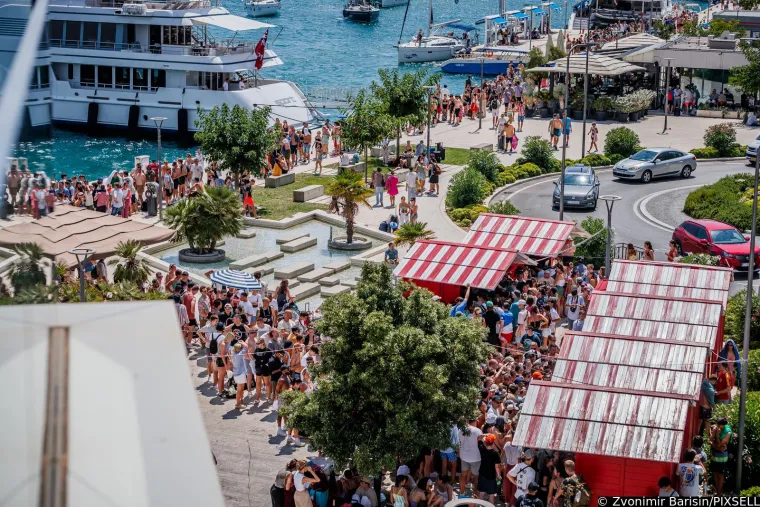 Partijaneri iz cijelog svijeta zaposjeli Split: Ima tu svega, od polugolotinje i mi&scaron;ića, pa sve do velikih redova