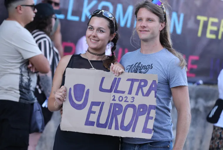 Počela je Ultra! Split pod opsadom horde partijanera, već je bilo posla za Hitnu, a i policiju: 'Skidao je i čarape, patike, uloške iz patika'