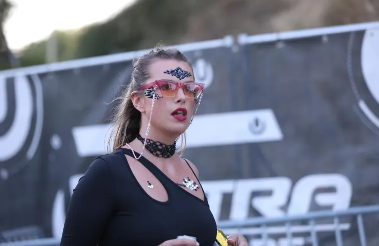 Počela je Ultra! Split pod opsadom horde partijanera, već je bilo posla za Hitnu, a i policiju: 'Skidao je i čarape, patike, ulo&scaron;ke iz patika'