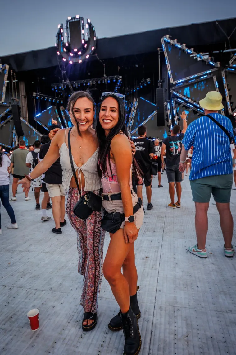 Počela je Ultra! Split pod opsadom horde partijanera, već je bilo posla za Hitnu, a i policiju: 'Skidao je i čarape, patike, ulo&scaron;ke iz patika'