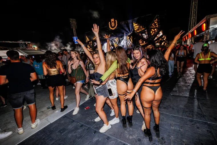 Vi&scaron;e od 140 tisuća ljudi u Splitu: Ovo su najluđi trenutci prve večeri Ultre