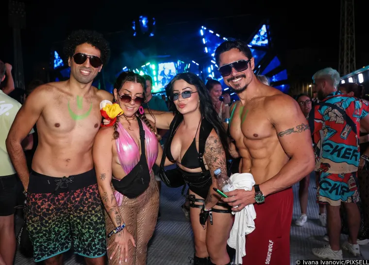 Razgolićene obline, vruće puse i feti&scaron; dodaci: Seksi partijanerice otpustile kočnice i pobrinule se za nezaboravne prizore