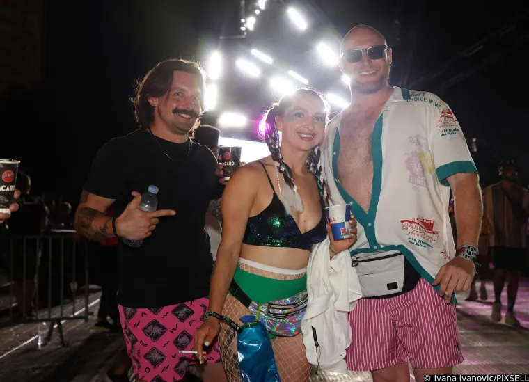 Razgolićene obline, vruće puse i feti&scaron; dodaci: Seksi partijanerice otpustile kočnice i pobrinule se za nezaboravne prizore