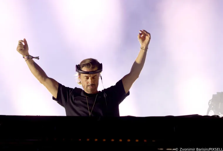 Razgolićene obline, vruće puse i feti&scaron; dodaci: Seksi partijanerice otpustile kočnice i pobrinule se za nezaboravne prizore