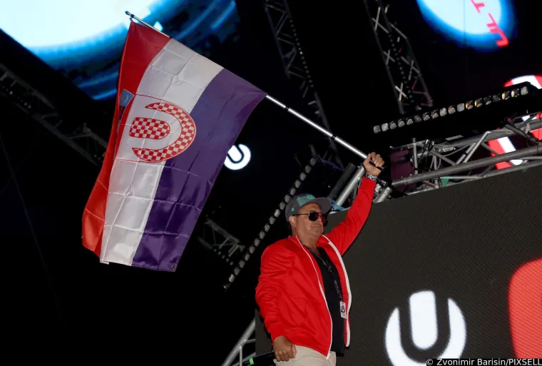 Razgolićene obline, vruće puse i feti&scaron; dodaci: Seksi partijanerice otpustile kočnice i pobrinule se za nezaboravne prizore