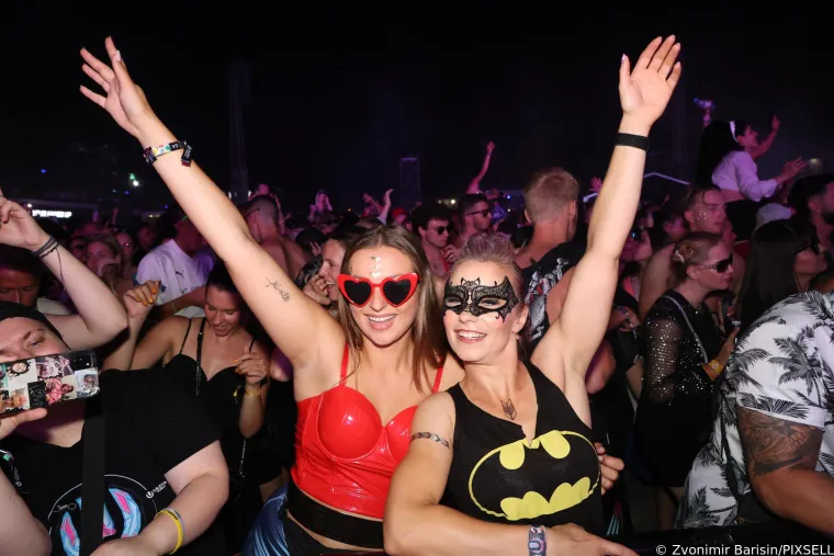 Brutalan toples i tange koje remete san obilježili drugu večer Ultre: Djevojke nikad slobodnije, gledajte ih s oprezom!