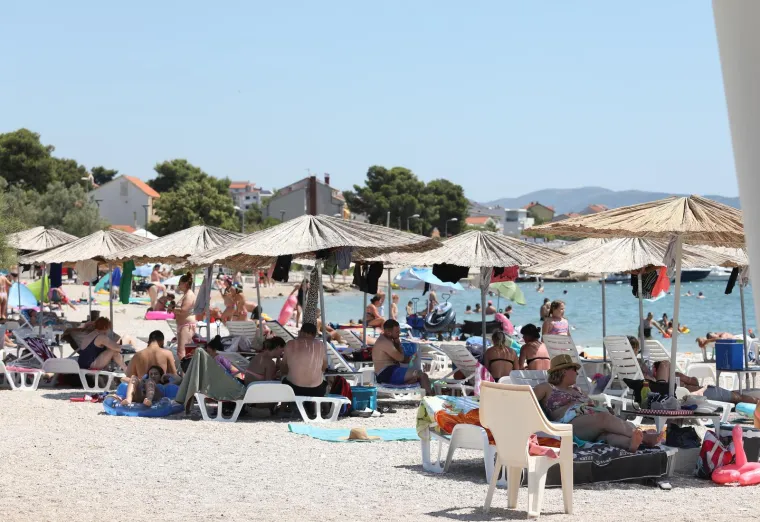 Plaža Rezalište u Brodarici puna je kupača 