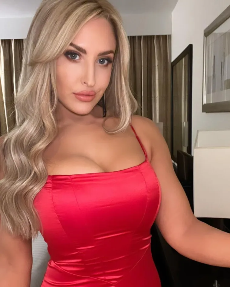 Bujna sportska novinarka poslu&scaron;ala obožavatelje i bacila ih u trans:  Napokon ih je stavila u prvi plan