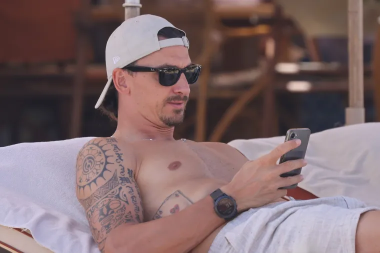 Ibrahimović na plaži pokazao isklesano i tetovirano tijelo: Jedna tetovaža fotoreporterima je baš zapela za oko