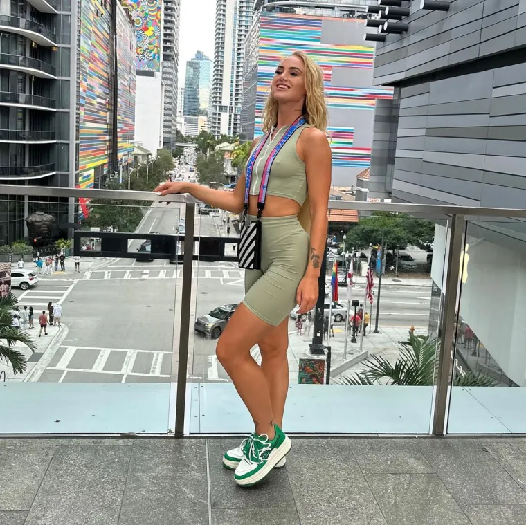 'Najbolja guza nogometa' pretvorila se u pravu Barbie: U kratkoj roza haljinici izbezumila je obožavatelje