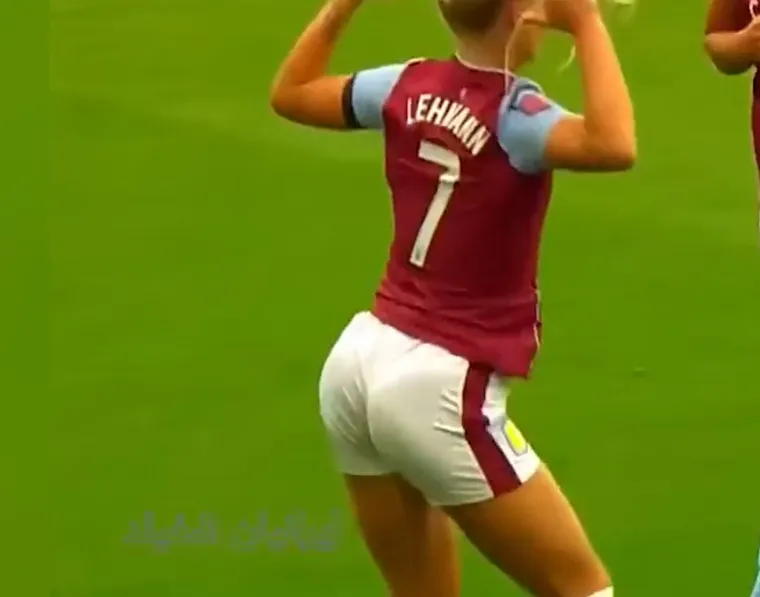 'Najbolja guza nogometa' pretvorila se u pravu Barbie: U kratkoj roza haljinici izbezumila je obožavatelje