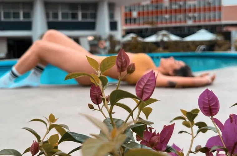 Zbog svojih grudi postala je planetarno popularna, a sada je skinula hlače i opet podignula temperaturu